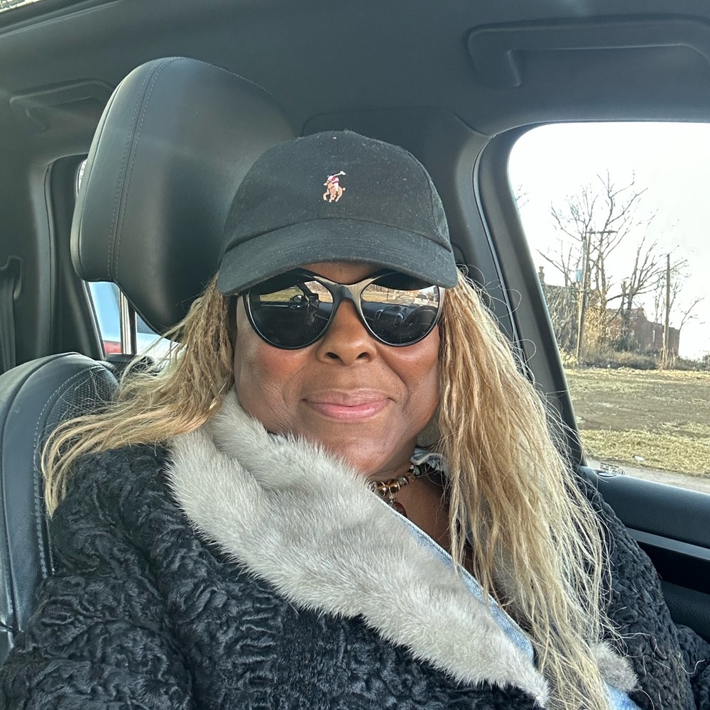 Meet your Posher, Pamela